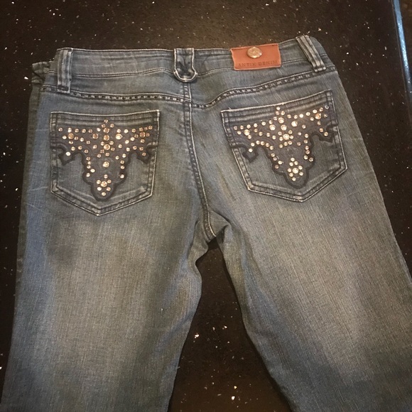 Denim - Jeans with beautiful rinstone pockets Denim - Jeans with beautiful rinstone pockets
